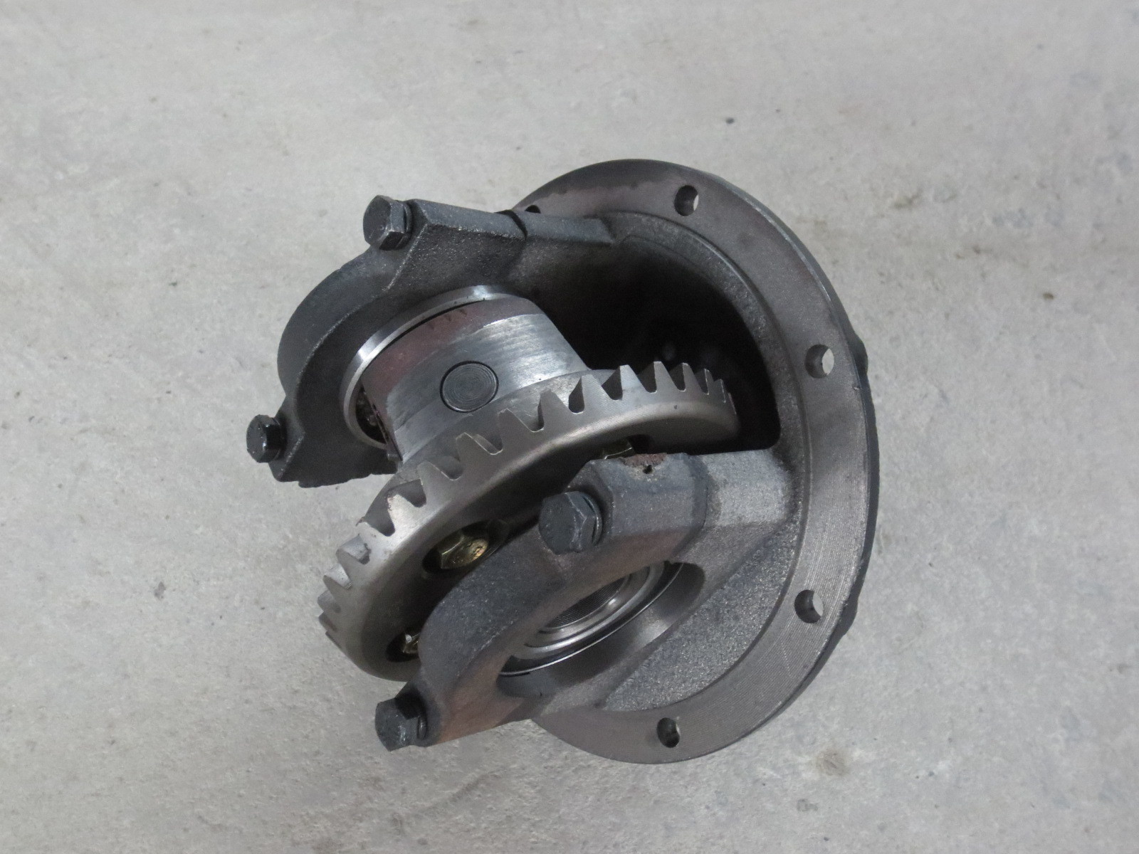 Rustproof Ductile Iron Auto Rickshaw Differential With 6206 Bearing