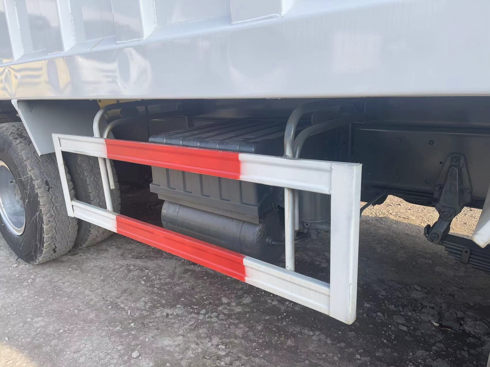 Powerful Diesel Engine Heavy Duty Tipper 8x4 for Heavy Load Transportation 18-23 Cubic Yards