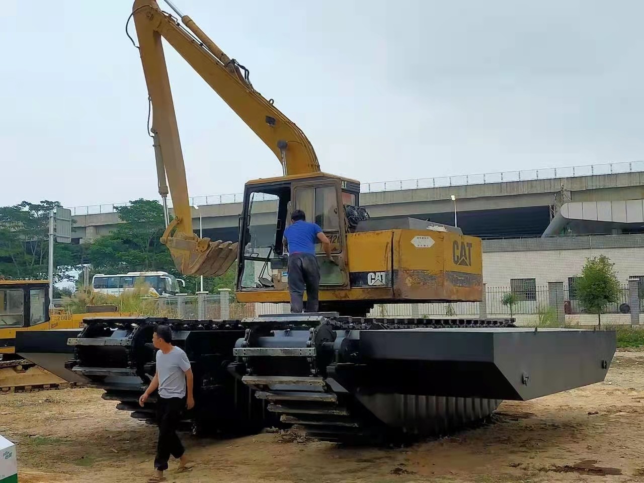 Multifunctional Amphibious Dredger For For Dredging And Expansion Of Ponds Rivers And Canals Urban Inland Rivers And O