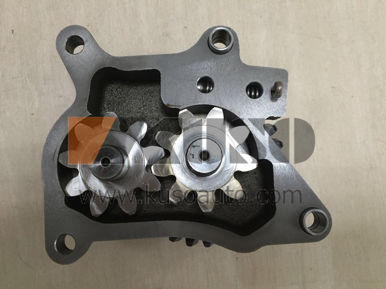 8-94395564-0 8-94395564-1 Japanese Truck Parts Oil Pump For Isuzu FVR 6HK1 Forward