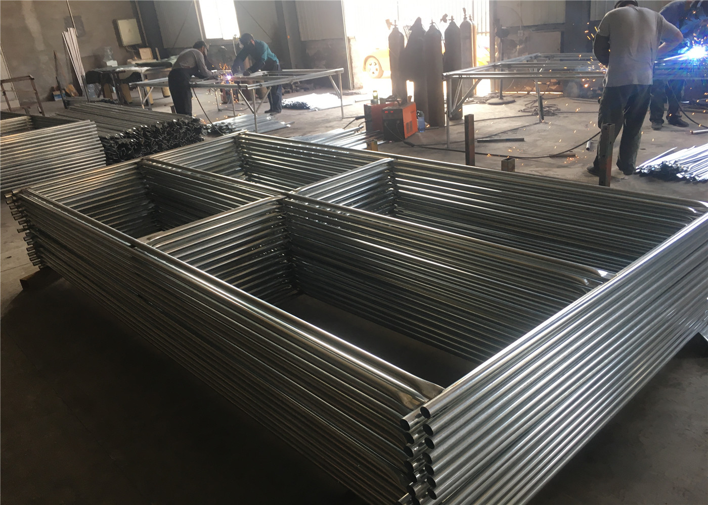 Chain Link Fence Panels 1.625" tube wall thickness 15.5ga Panels Size 6'x12' Cross Brace Mesh 57mm x 57mm