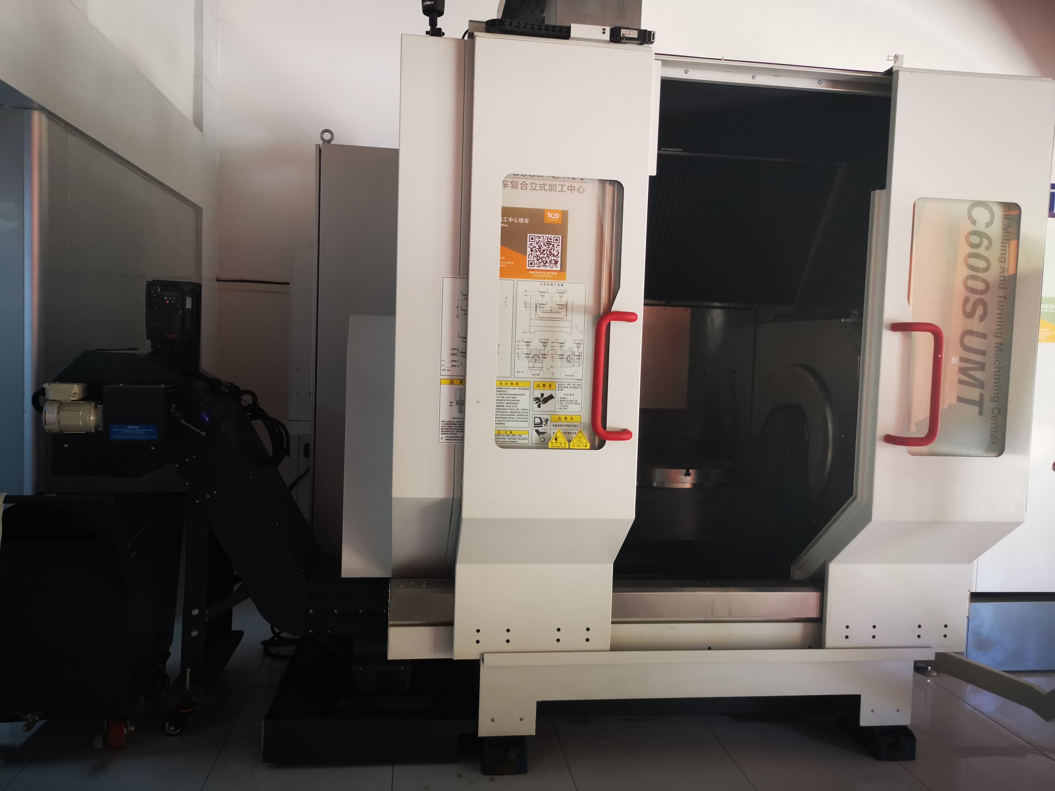 Direct Drive Torque Motor KMC600 Five Axis Vertical Machining Center