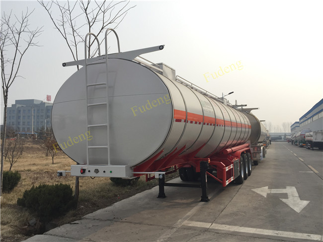 Single Compartment 36000L Fuel Tanker Semi Trailer 2 Pieces Manhole Cover