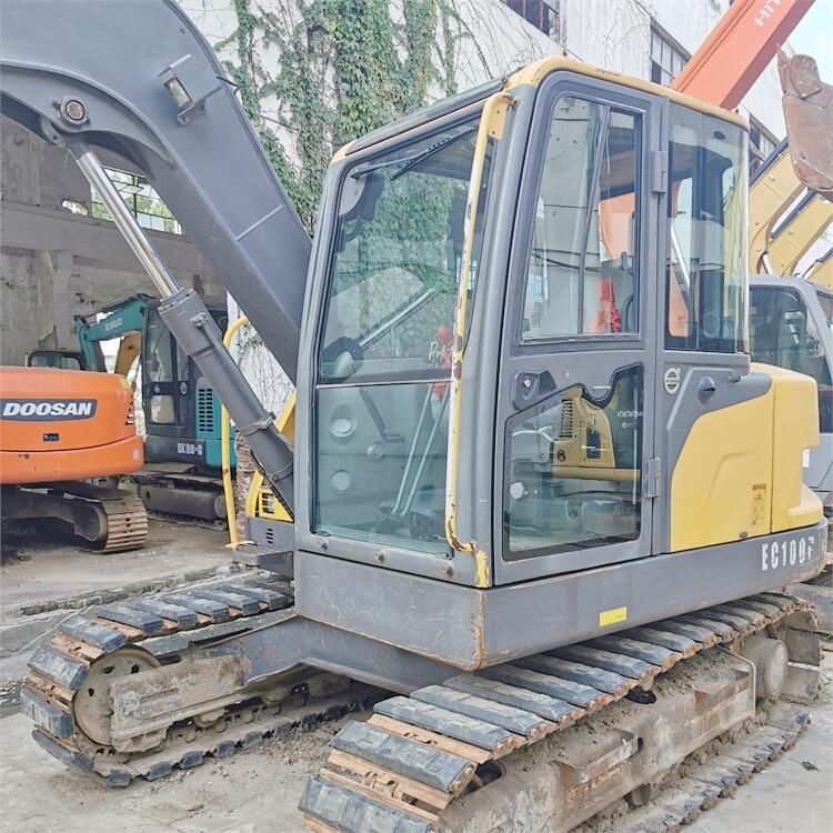 Shanghai of Used Korea-made Rubber Track Volvo EC80D Mini Excavator 2800 Working Hours