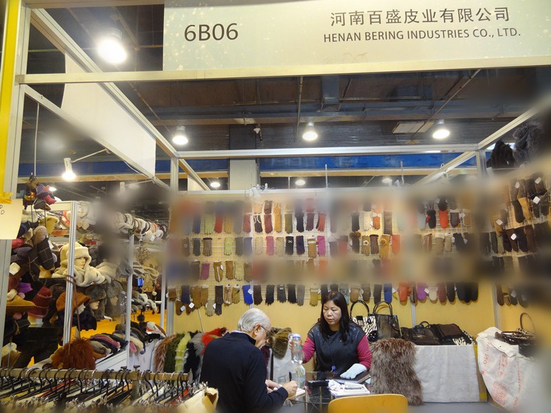 Wholesale Economic Soft Hand Sewn Double Stitching Real Lamb fur Patched Shearling Sheep Skin Cheap Winter Leather Mitten Gloves