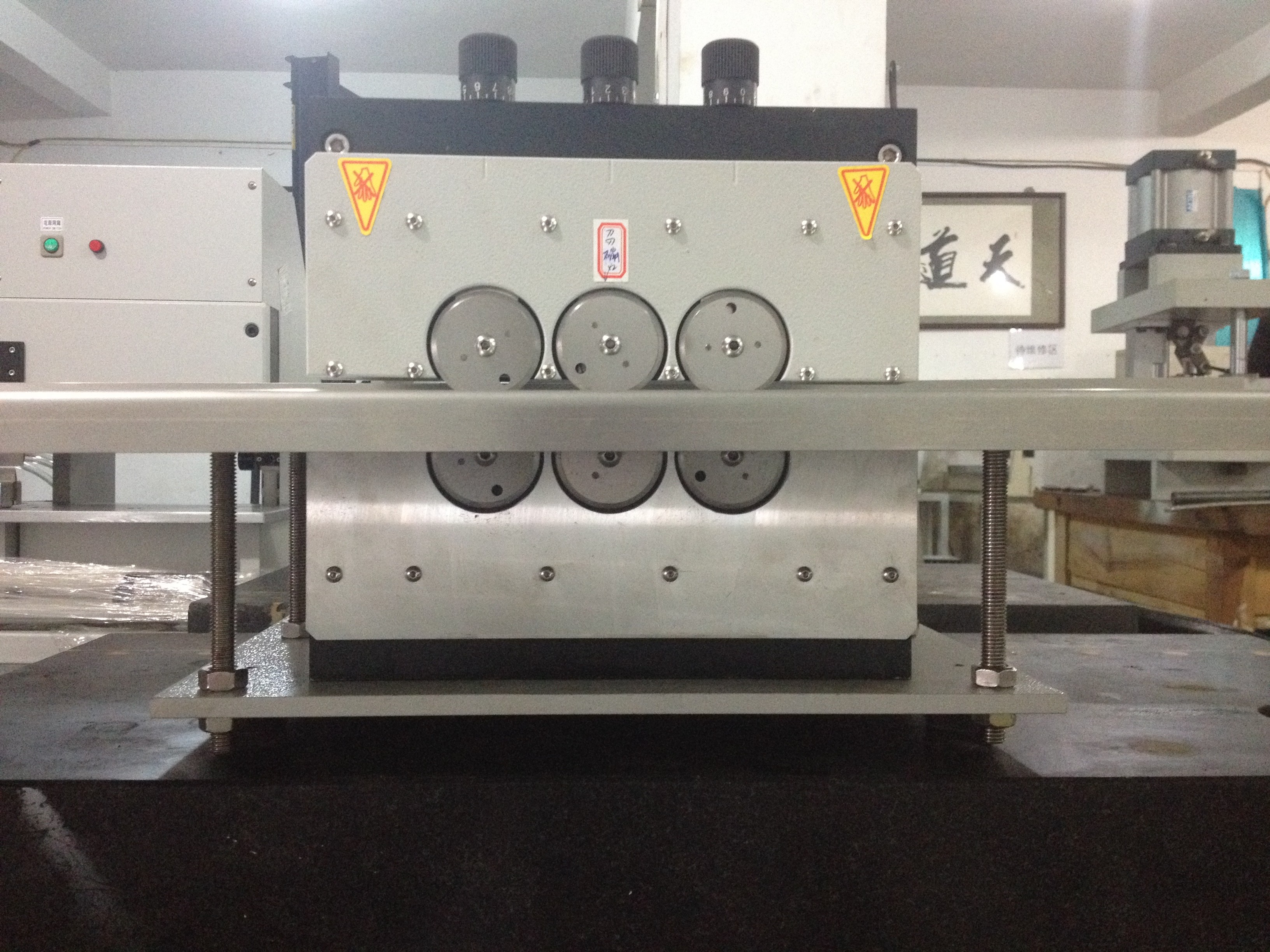 LED T8 Light PCB Depanelizer Processing Equipment 1.5m Steel Platform