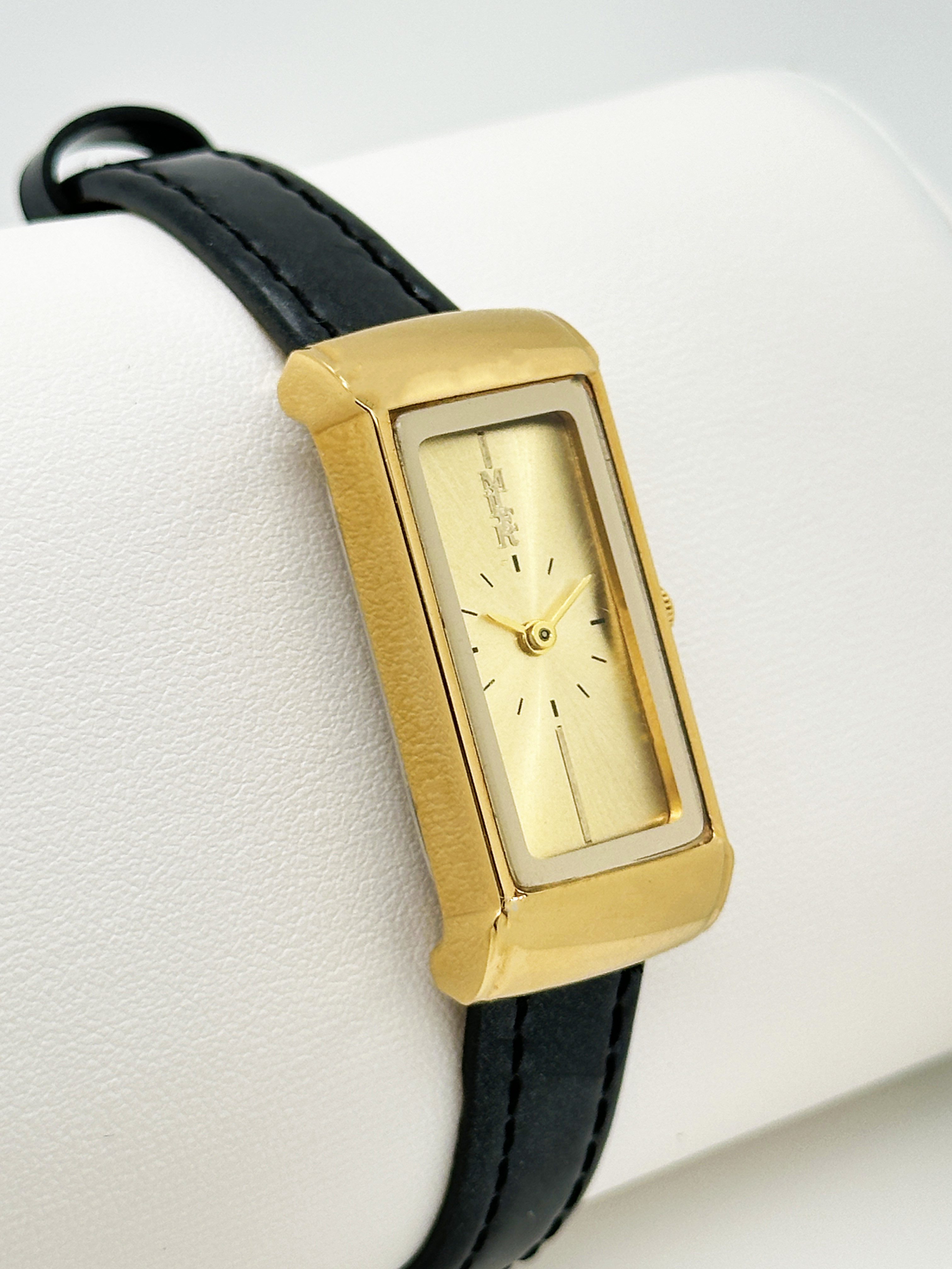 Womens Chic Quartz Watch 30mm Golden Dial Stainless Steel Case Quartz Watch