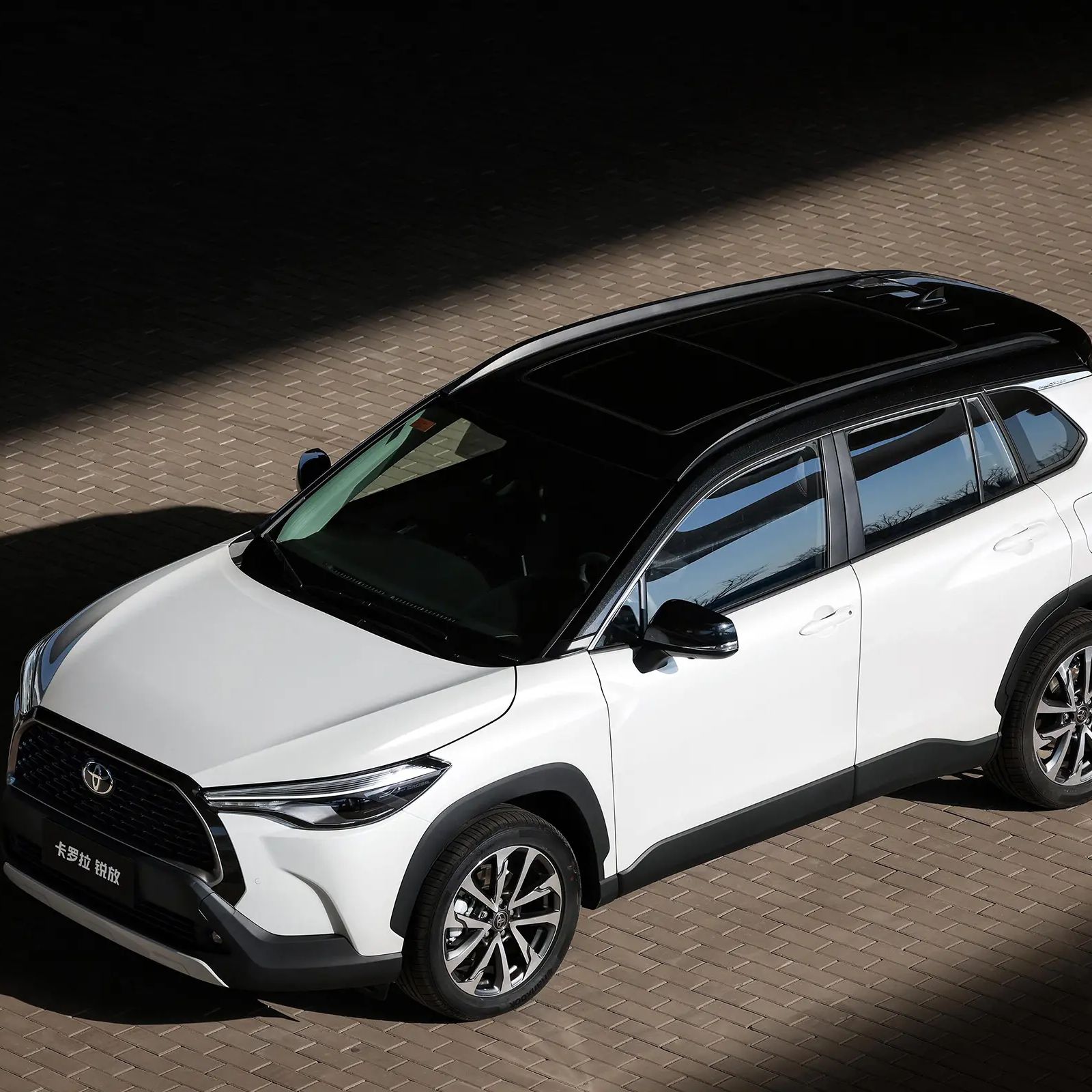 2024 To-yota Corolla Cross 2.0L Gasoline Hybrid Sports Car Best SUV with Front Suspension Macpherson and Automatic Gear Box