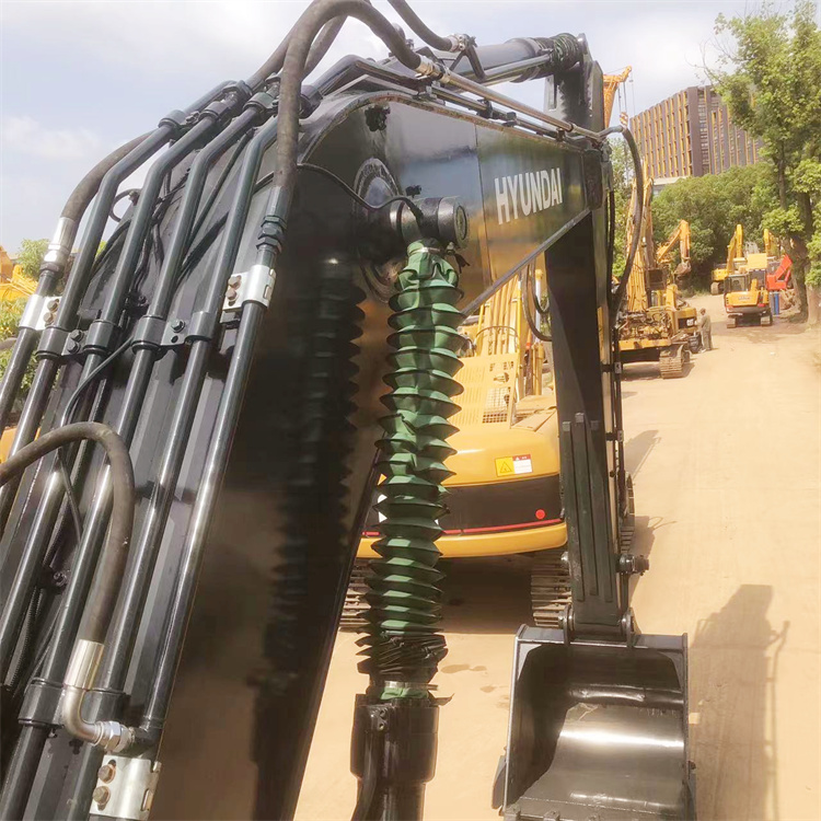 Good Health and Hyundai 225 Excavator 22 Ton Used Construction Machinery in Korea