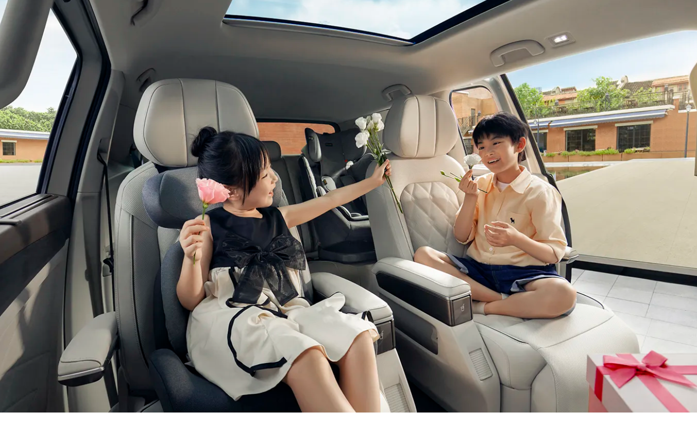 2024 VW Viloran 330 TSI Luxury Mid-Large MPV with Panoramic sunroof