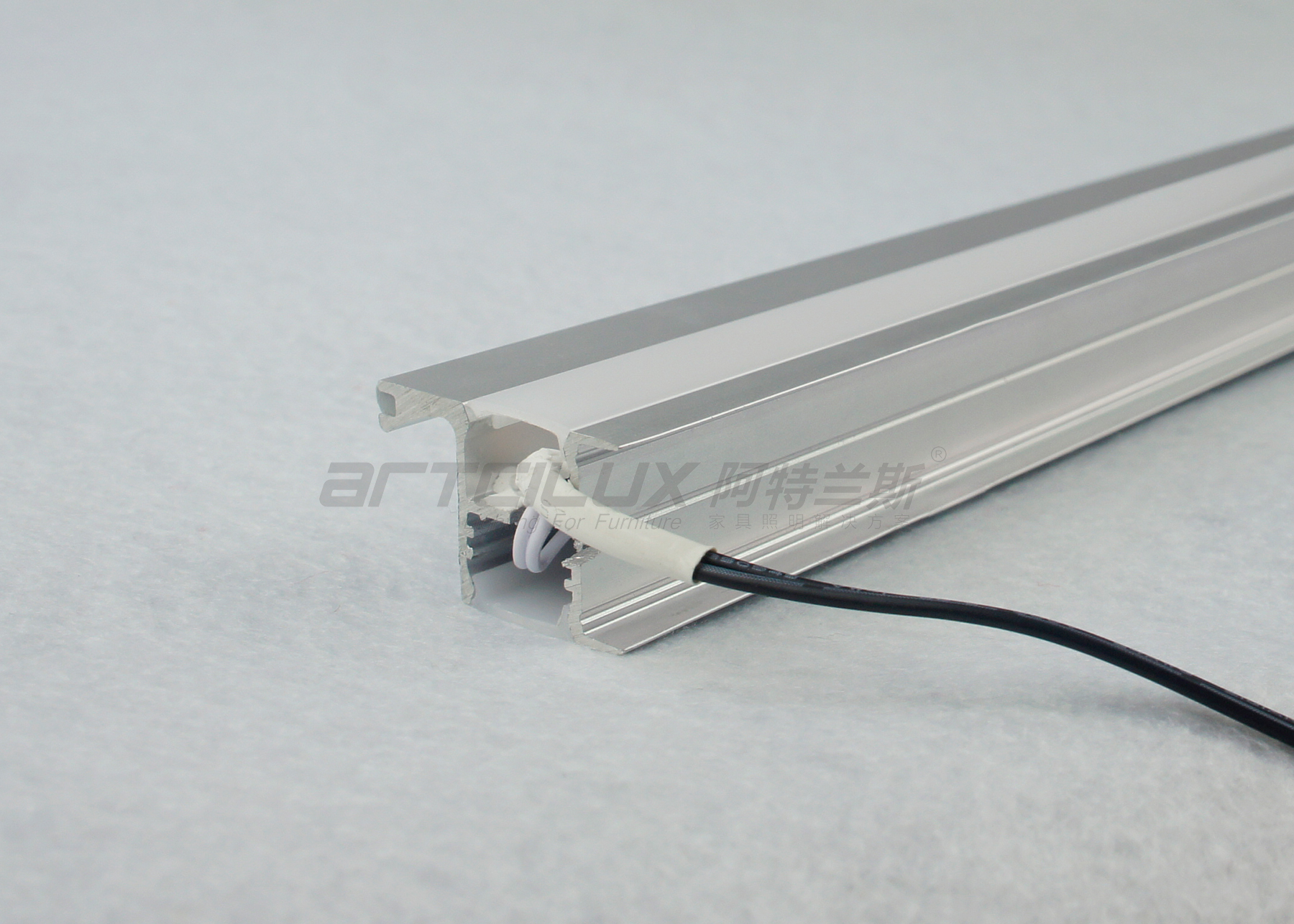 Modern Furniture LED Shelf Light Kit with Recessed Style Clip Mounting A2600