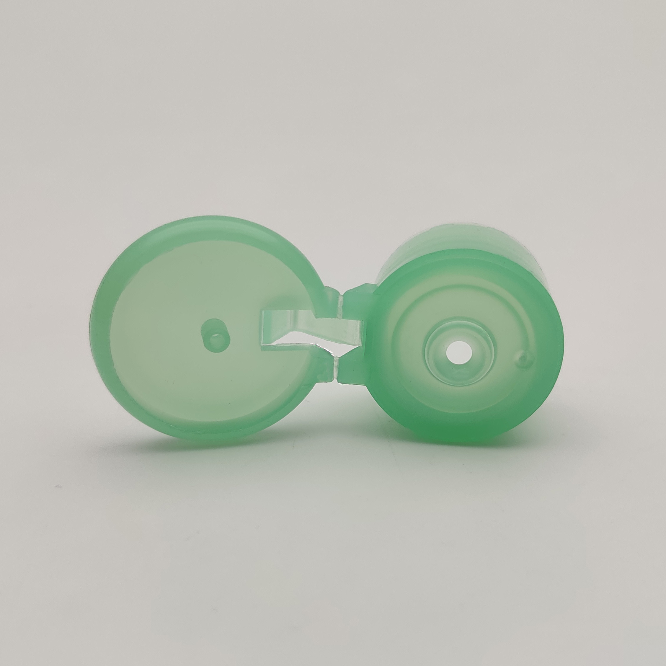 ISO9001 Green 2.6mm Hole Plastic Flip Top Cap For Soap Bottle