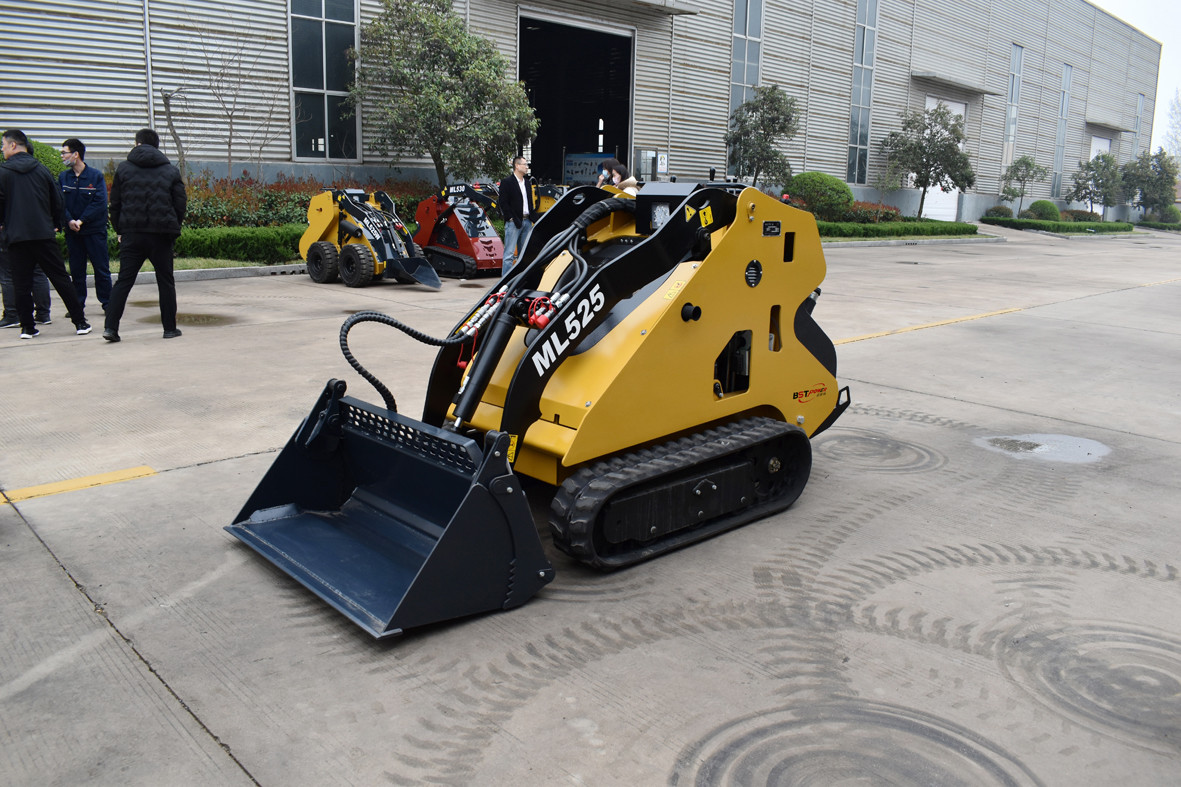 Tree Shear Snow Plough 25HP Mini Skid Steer Loader For Side Dumping