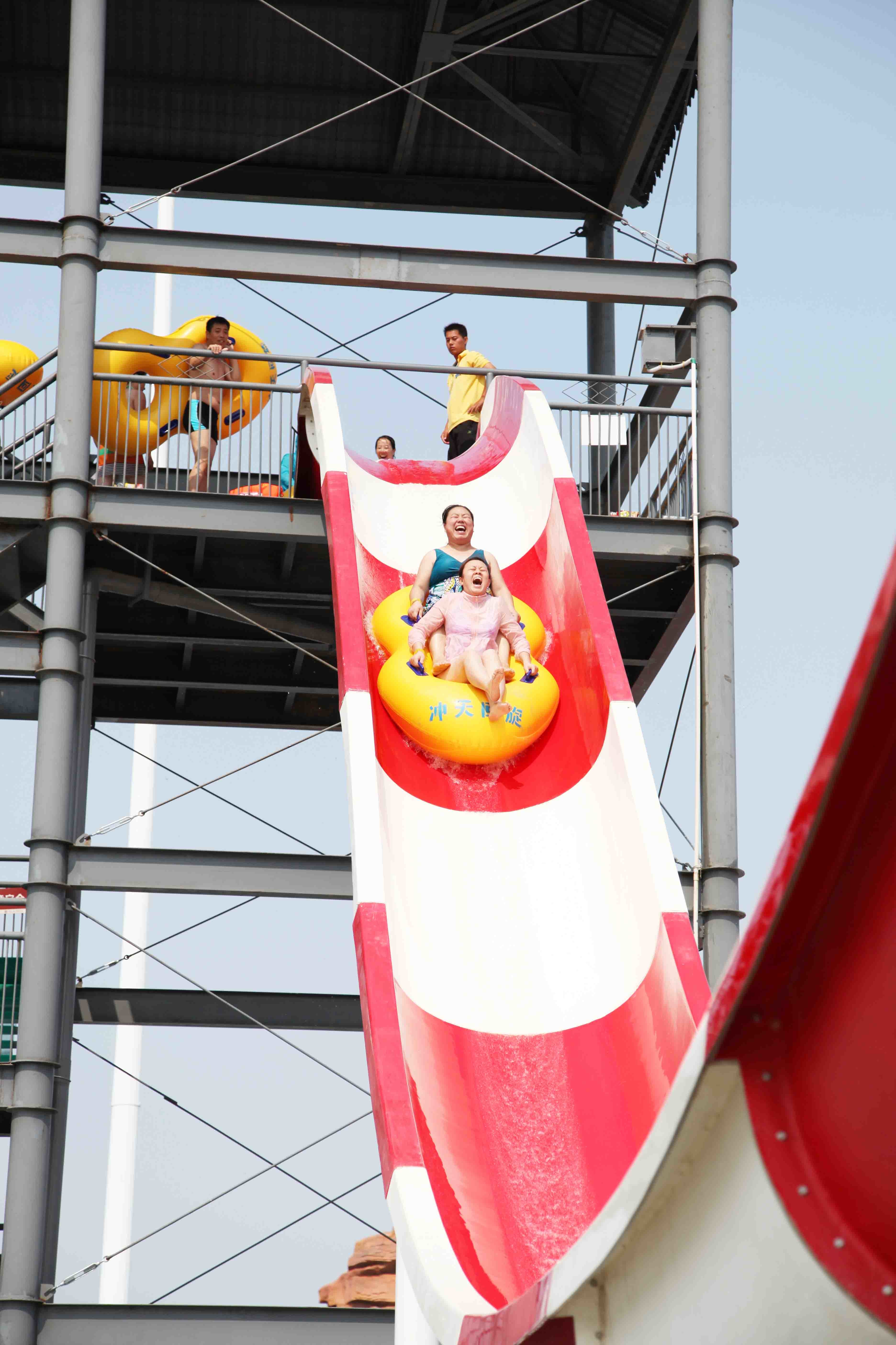 Giant Aqua Park Equipment Exciting Swwiming Pool Waterslides For Water Park