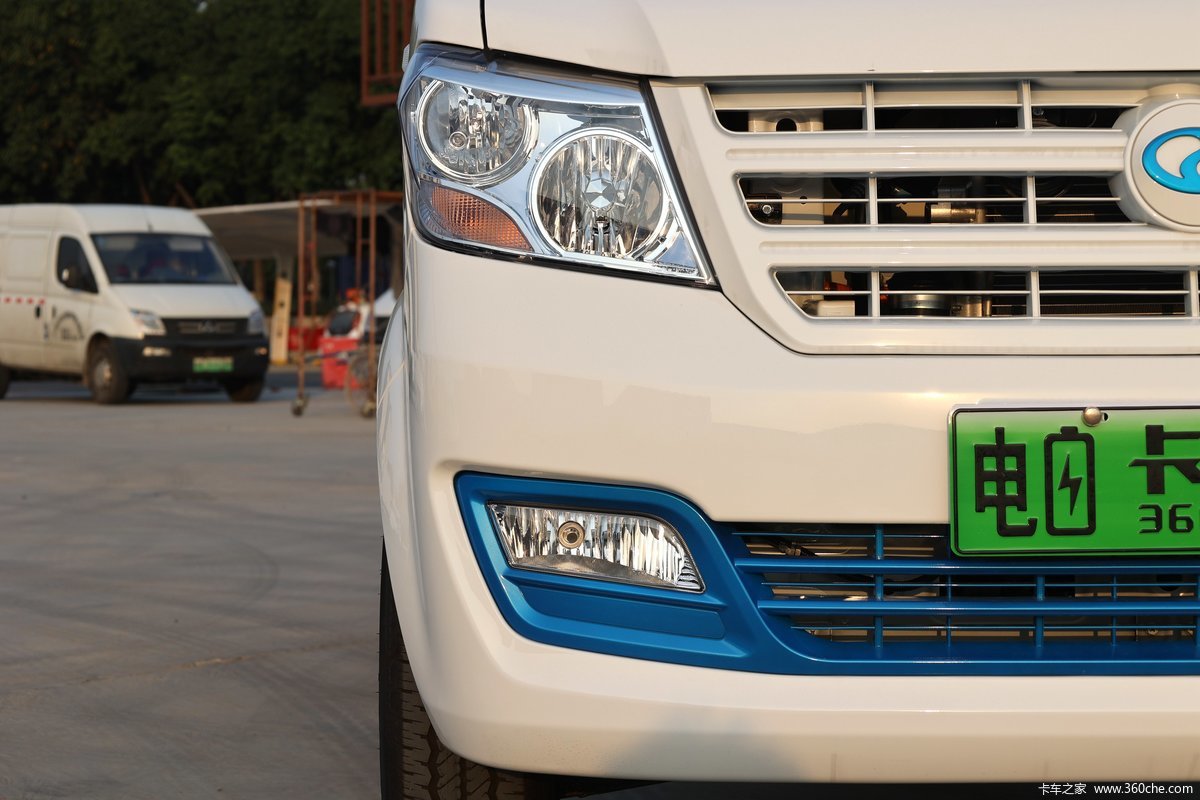 EEC Electric Cars With EEC Approval For Delivery 2023 COC l7e 4730*1670*1960mm Seats 2