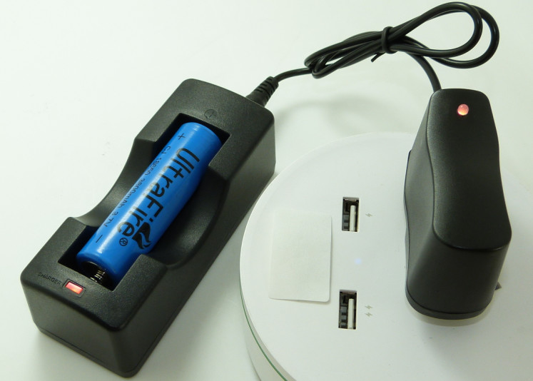 High Efficiency Torch Battery Charger , Universal Intelligent Battery Charger