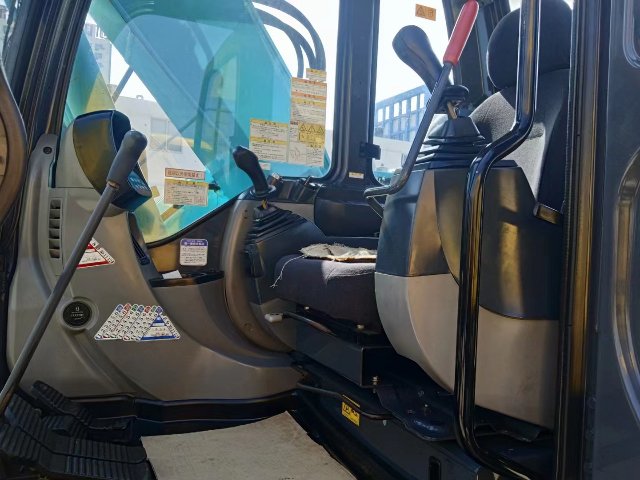 Kobelco SK135SR Excavator Cab