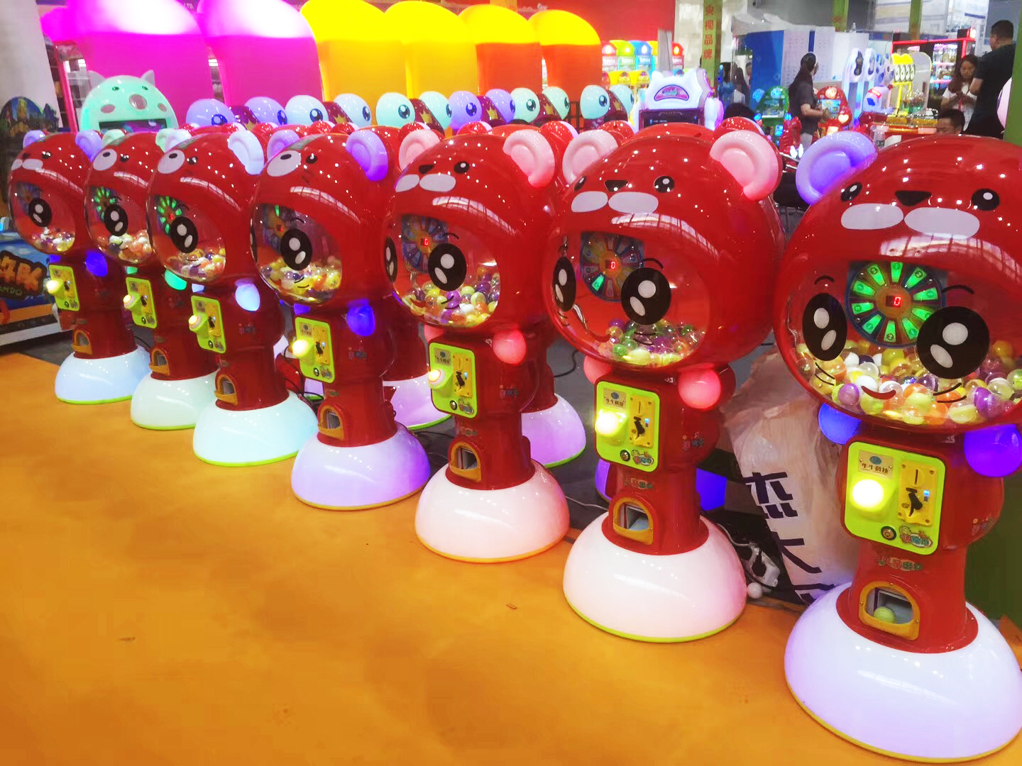 Dreamland coin operated plastic prize vending capsule toy game machine for entertainment center
