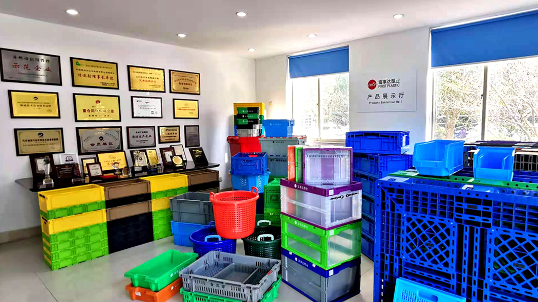 Collapsible Plastic Storage Moving Box Stackable Internal Size 570*370*210mm