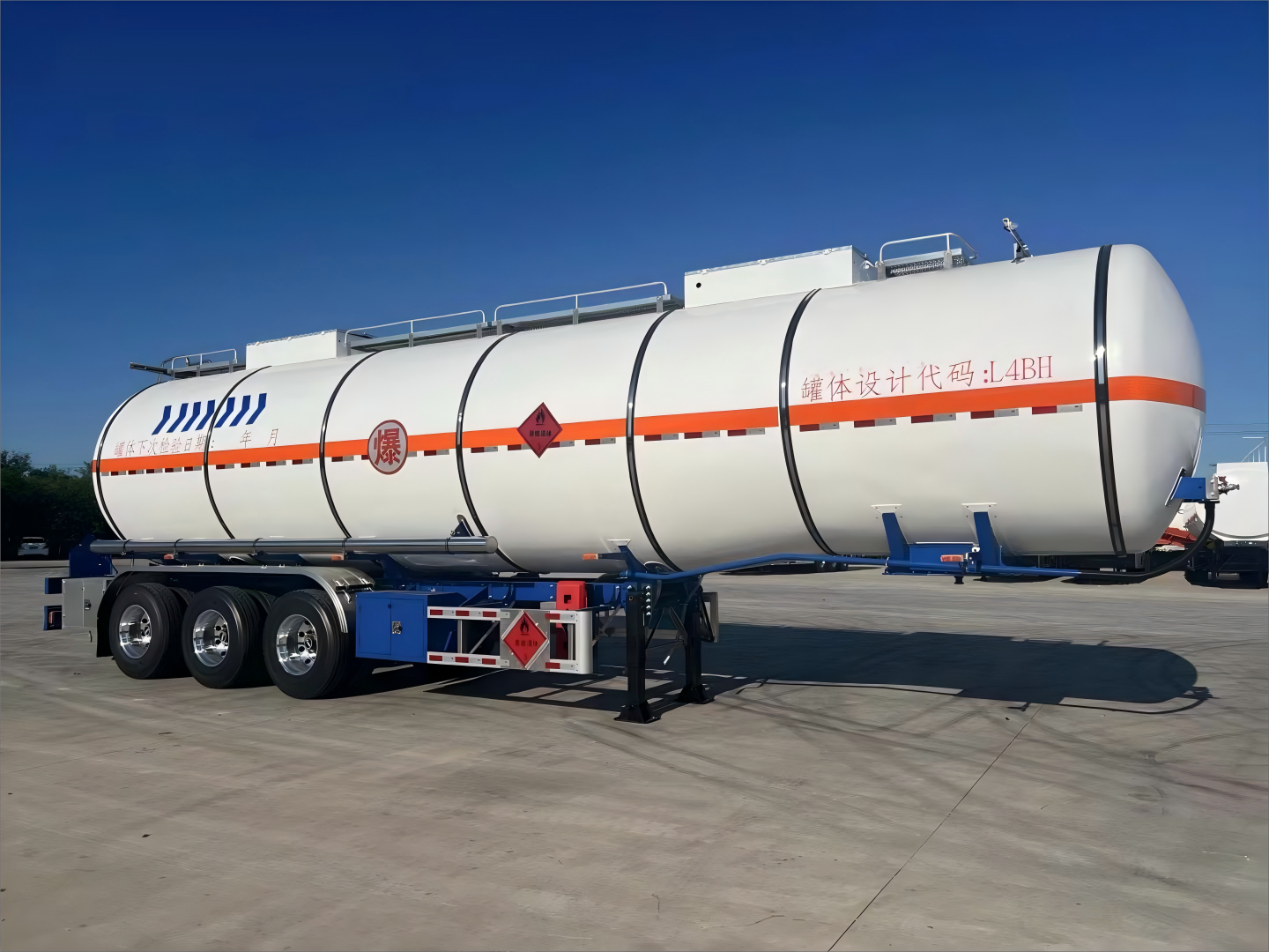 CIMC Chinese new design best quality cheap price 3 or 4 axis stainless steel diesel fuel oil semi tanker truck trailer