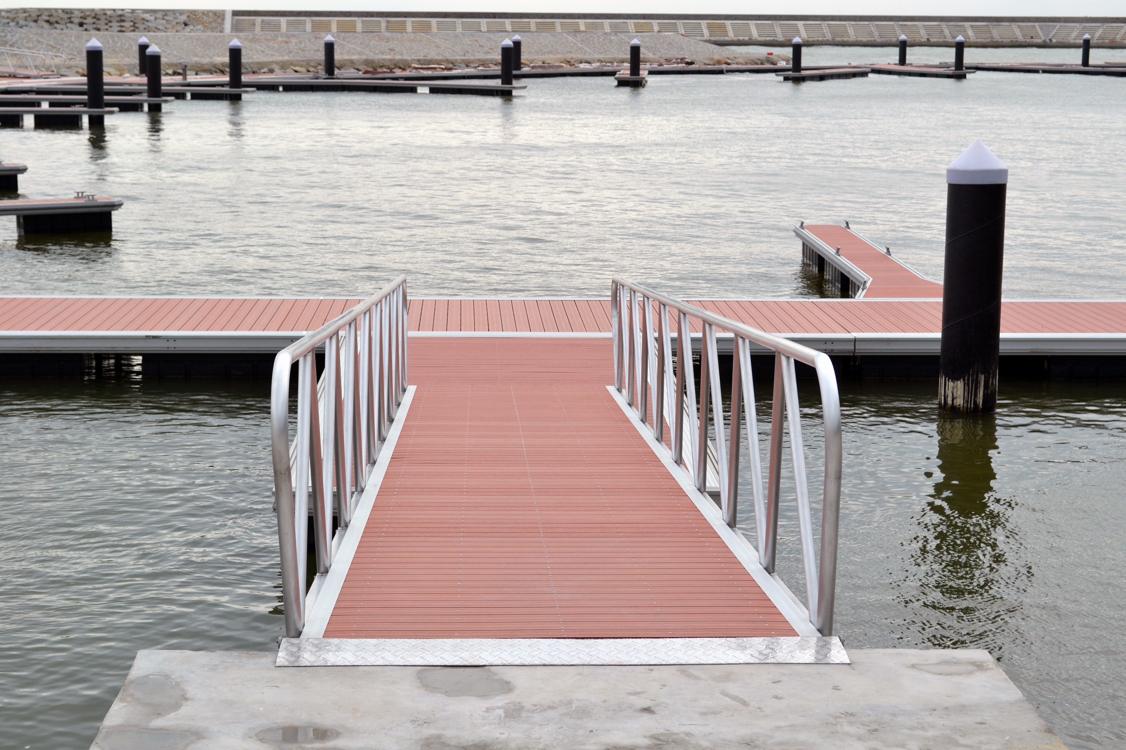 Long Lasting Aluminum Marine Dock Ramps Durable Marine Aluminium Gangway