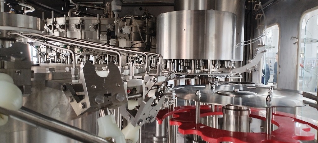 Touch Screen BFS-4500 Fill Seal Machine For 50-500ml Bottles/Cans