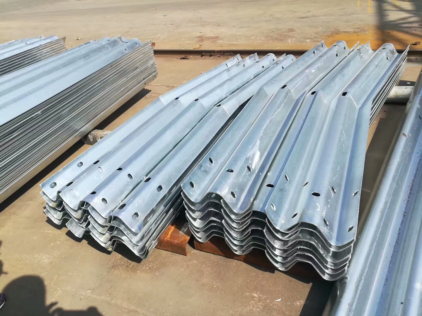 ISO 9001 W Beam Anti Collision Guardrail Galvanized Steel Highway Guardrail