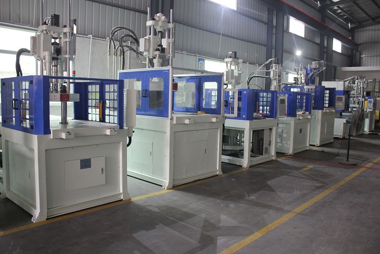 Hydraulic 500 Ton Injection Molding Machine Vertical For Car Accessories
