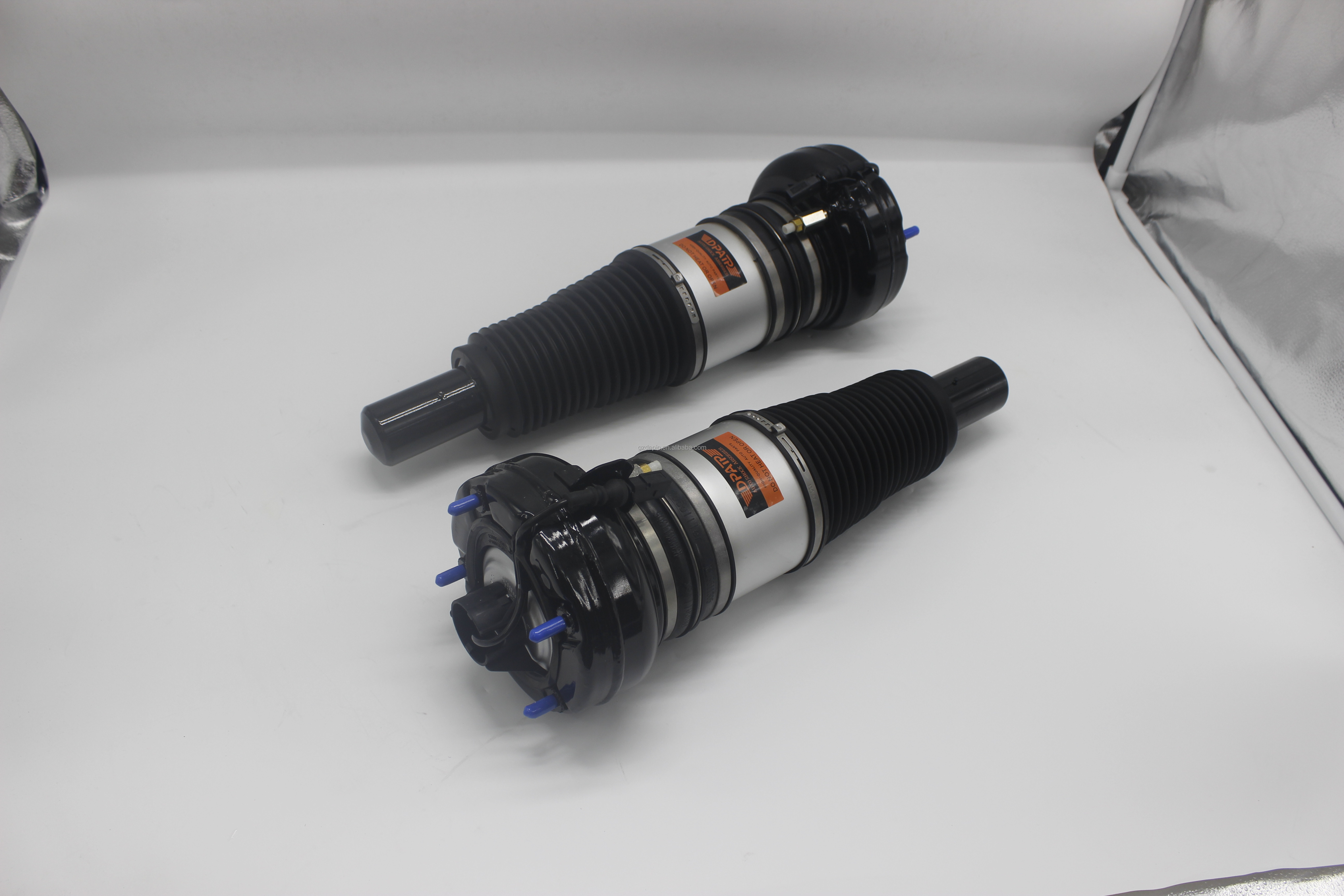 OE NO. 95B616039E Front Air Shock Kits Absorber Strut for Porsche Cayenne Audi Q7