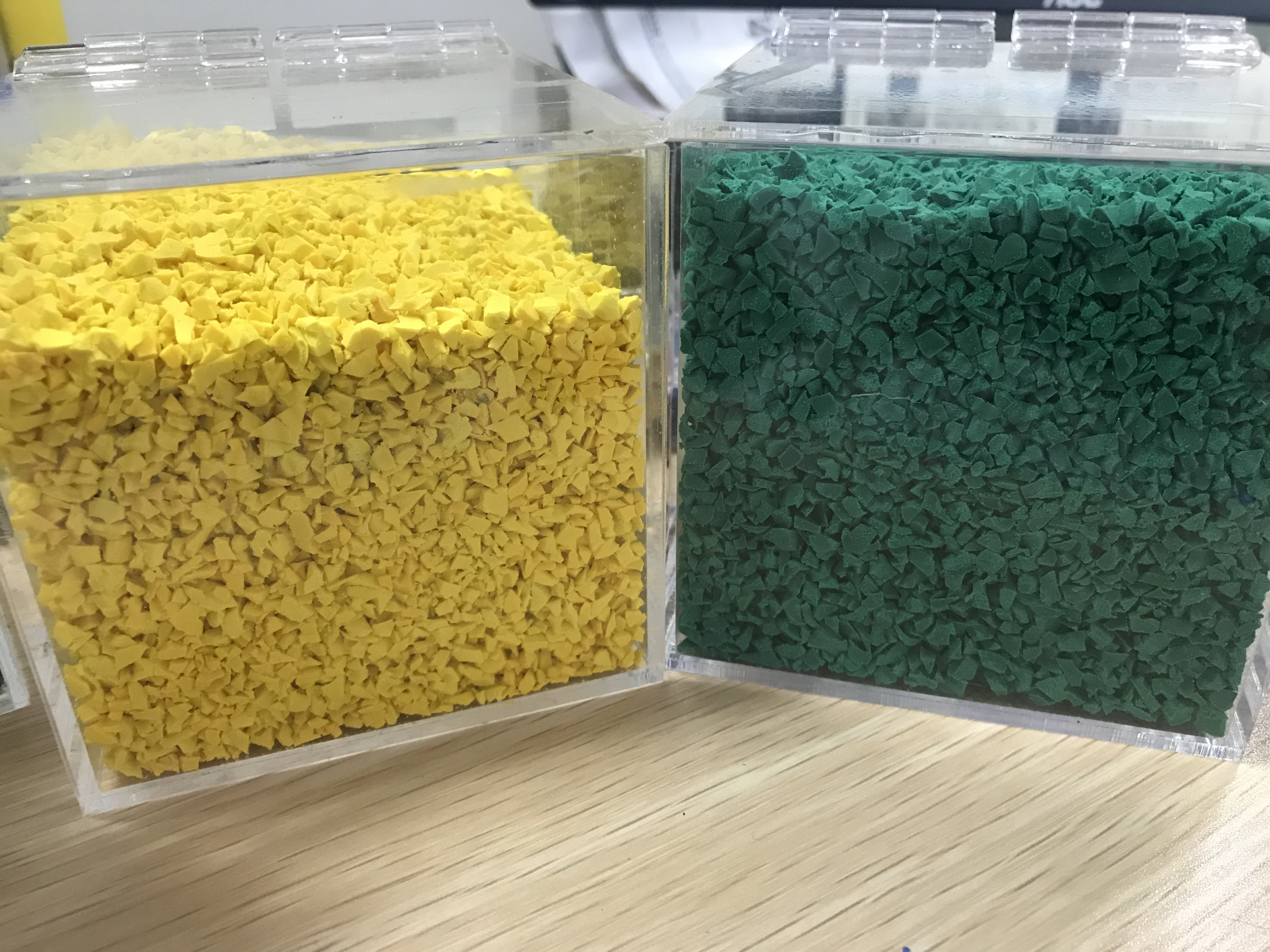 Odorless SGS IAAF Certified Coloured Rubber Crumb For Tennis Ground