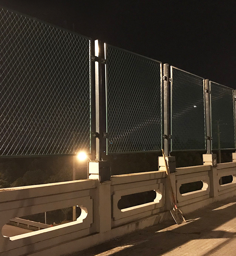 Customized Stainless Steel Barbed Wire Fence for Durable Metal Welded Wire Mesh Panel