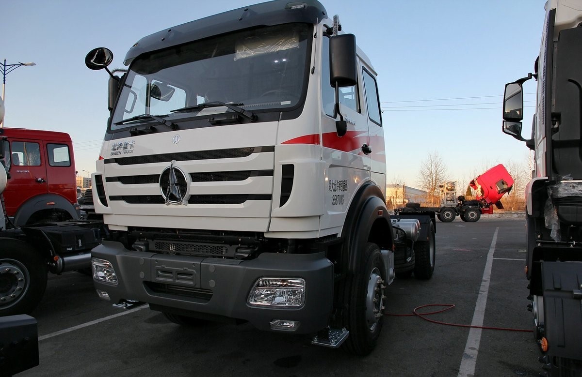 Left Hand Driving 4x2 Beiben Tractor Truck Perfect Heavy Construction Truck 6X4 Truck