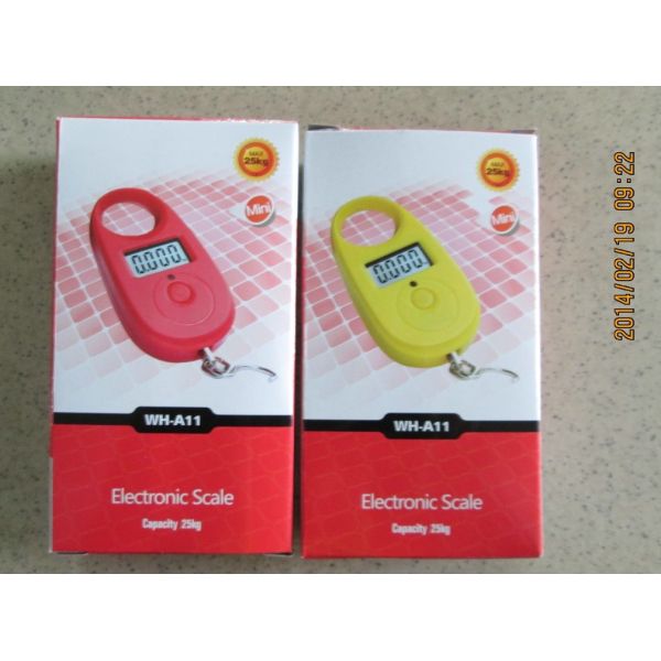 Colorful Digital Hanging Scale Tare Function With 1 * CR2032 Battery Power