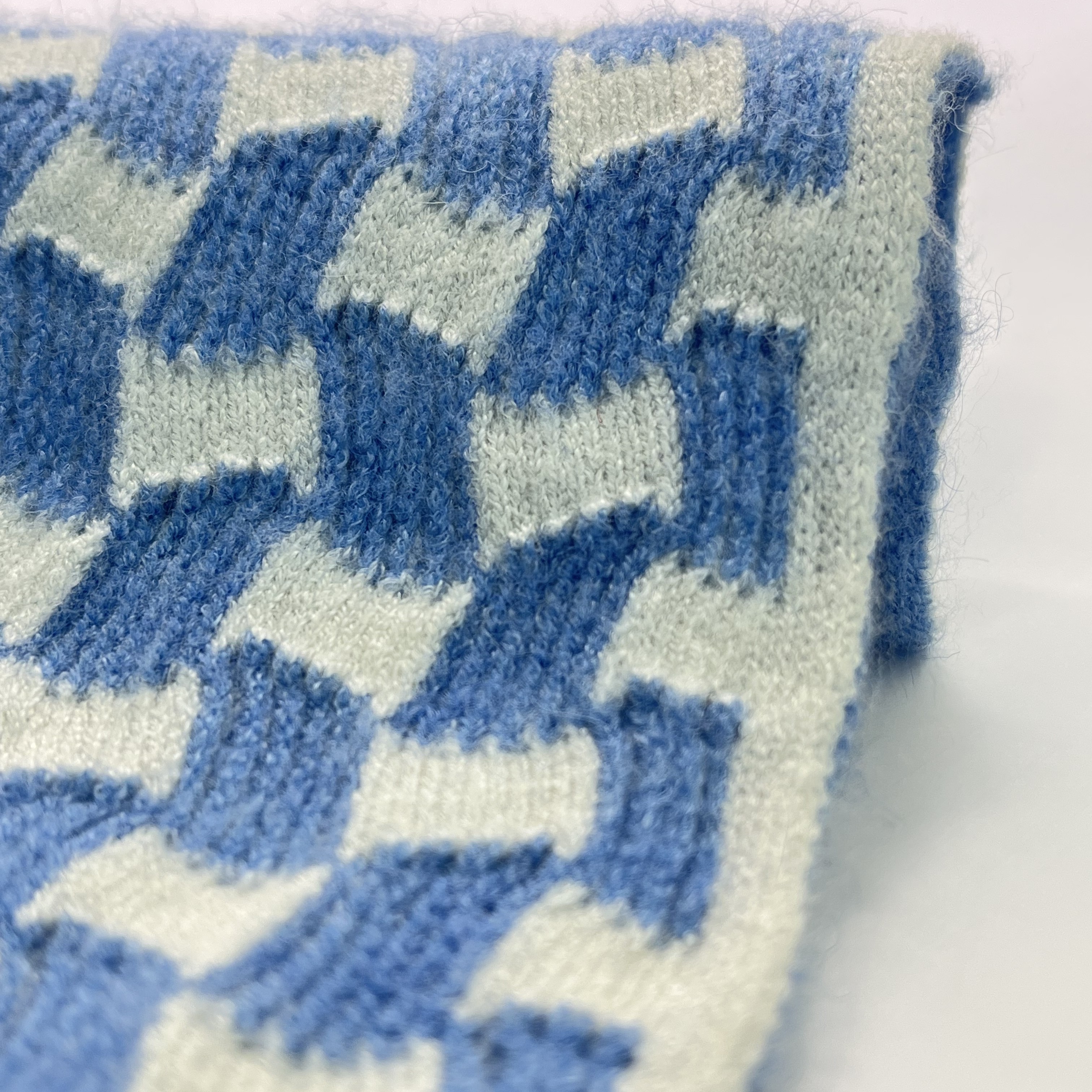 Very soft and flexible knitted yarn 28S/2 VISCOSE NYLON PBT 200 colors of core-spun yarn for flat machine sweater
