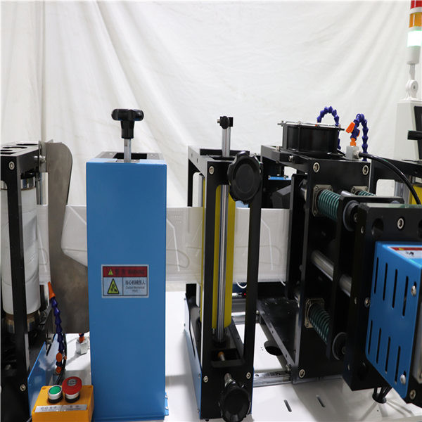 Nonwoven Fabric N95 Mask Machine 100pcs/ Min Bc018 Pattern Positioning automat n95 face mask make machine