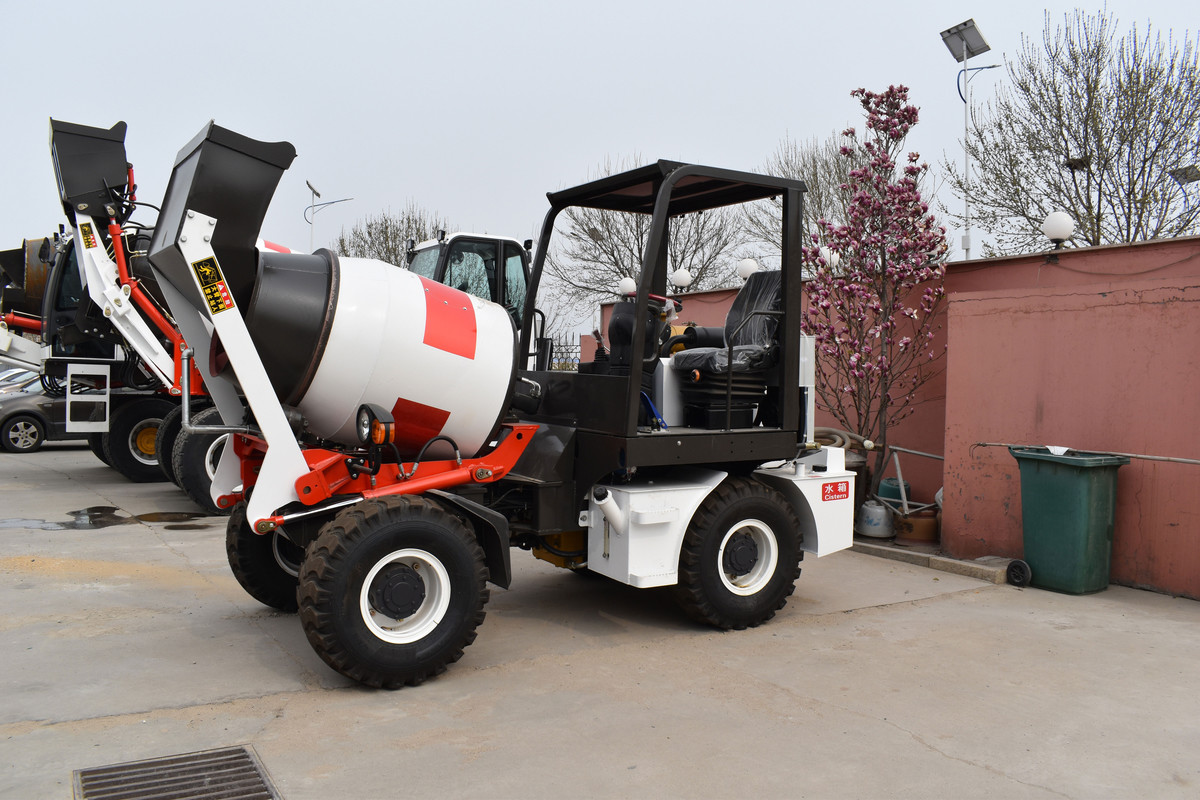 Mobile Self Loading 1cbm Concrete Boom Pump Mixer Truck