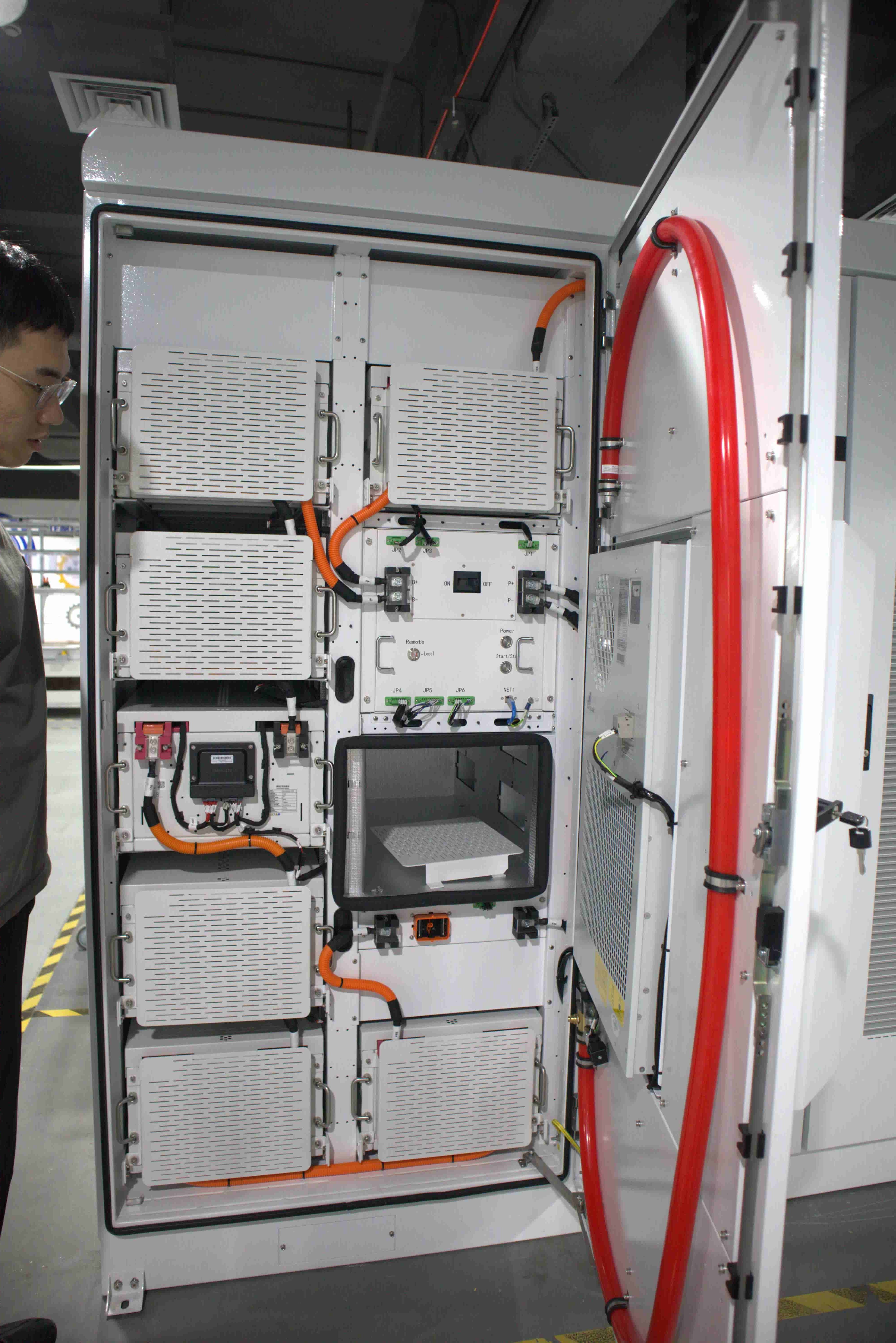 IP55 LiFePO4 Industrial Battery Energy Storage System 50KW Indoor / Outdoor Installation