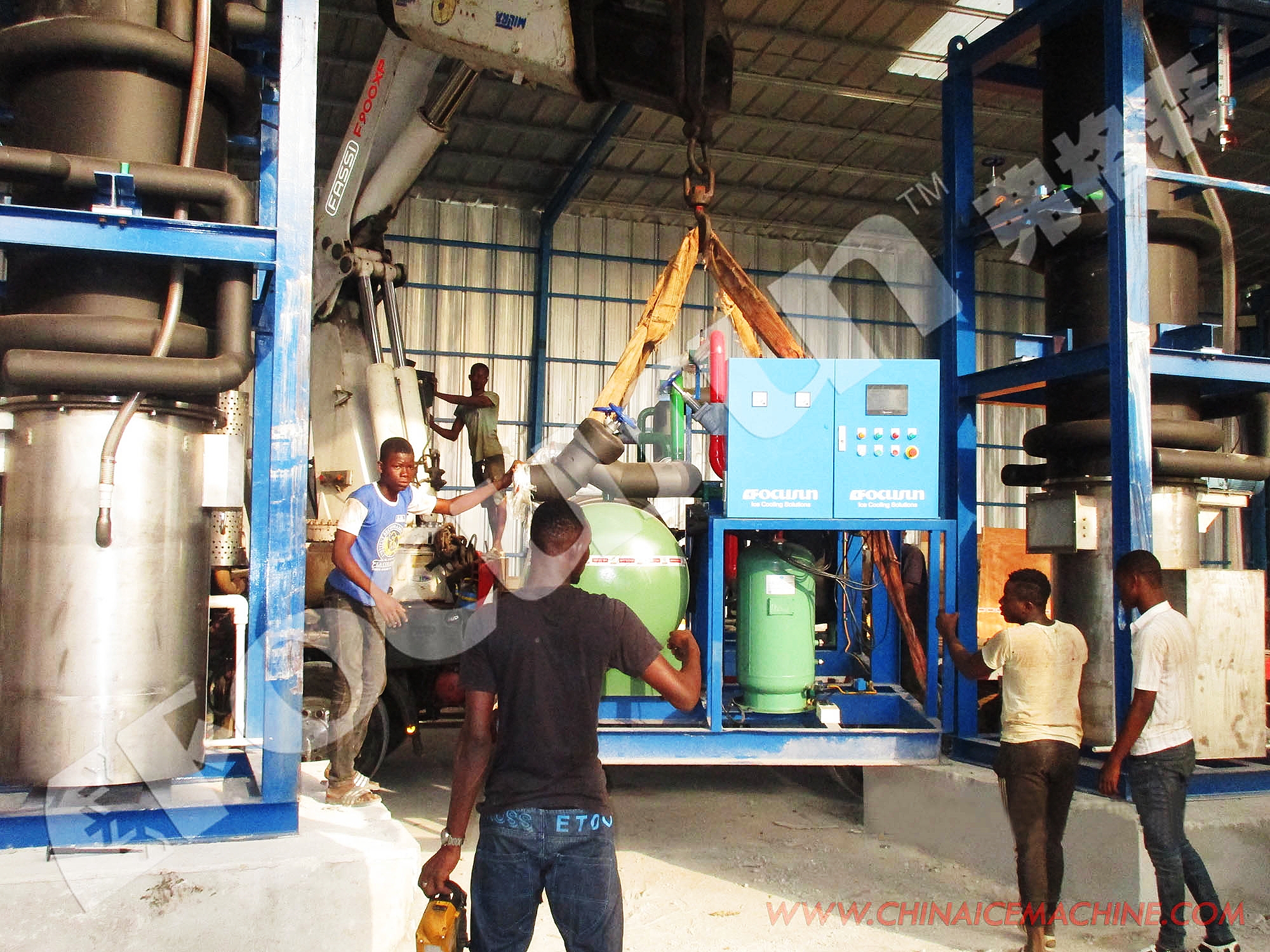 220V/440V/380V/460V Voltage 30tons Tube Ice Machine L6000mm X W2200mm X H7075mm Size