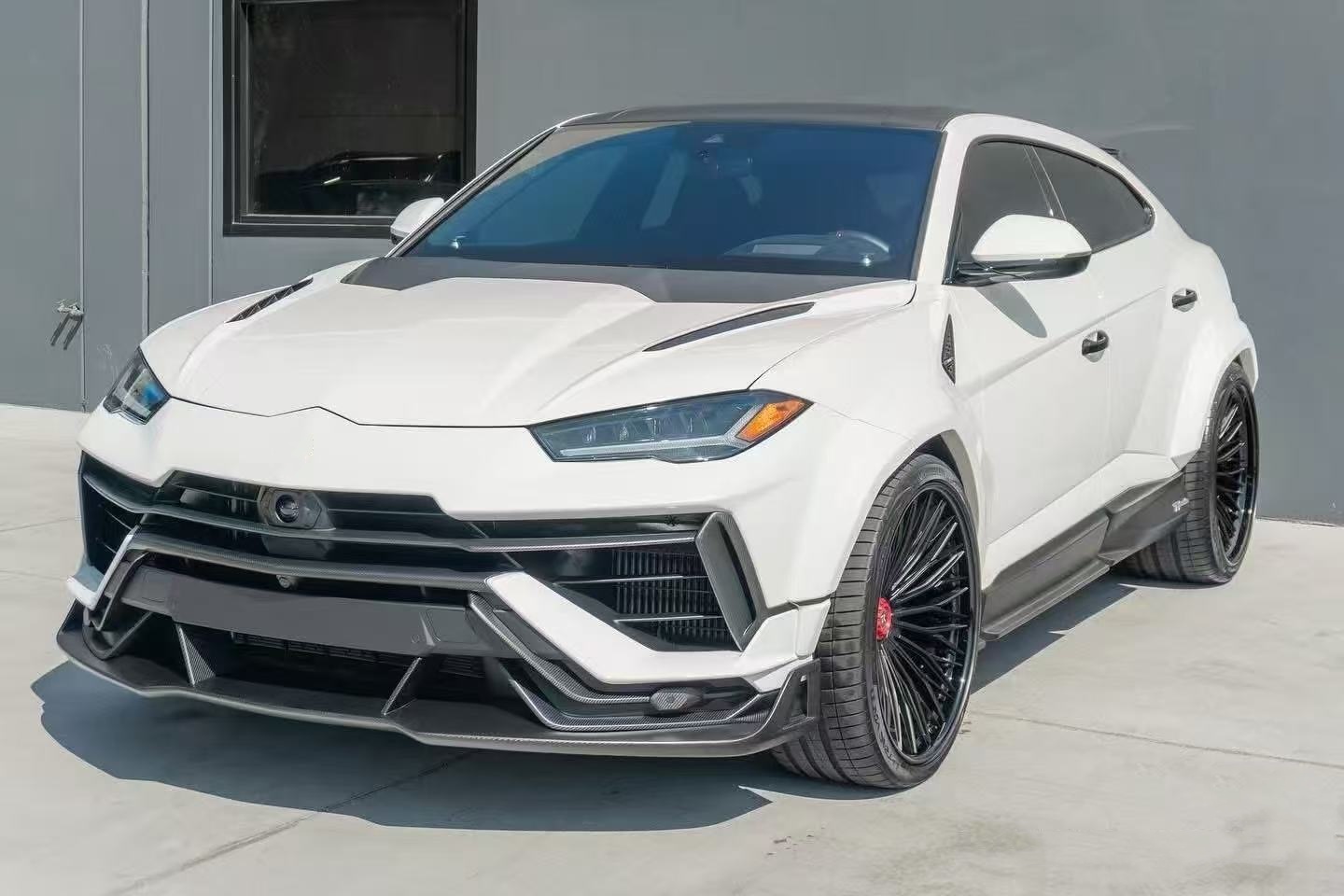 RT Carbon Body Kit For URUS SUV Lamborghini Front Lip Diffuser Wheel Arch Widebody Kit