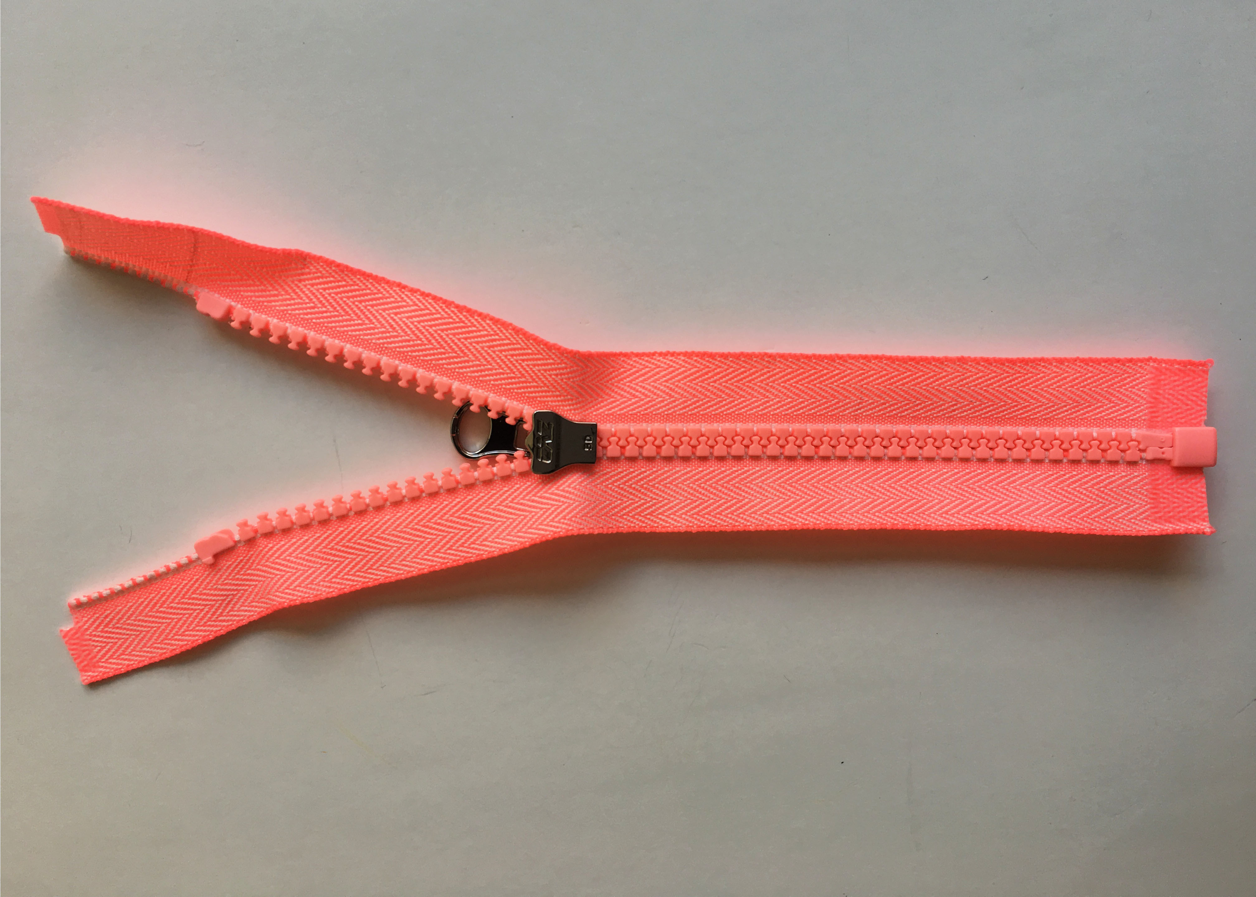Garment accessory decorative metal separating zippers for hand bags