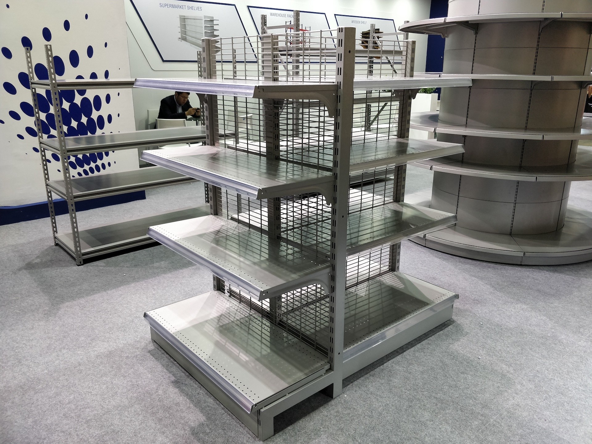 Durable Supermarket Display Shelving With Pitch 50 Wire Mesh Back
