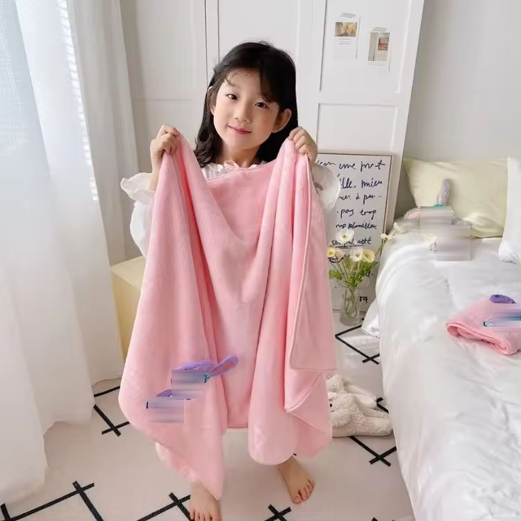 Rectangle Microfiber Kids Bath Towel with Soft Absorbent Material and 3D Animal Pattern