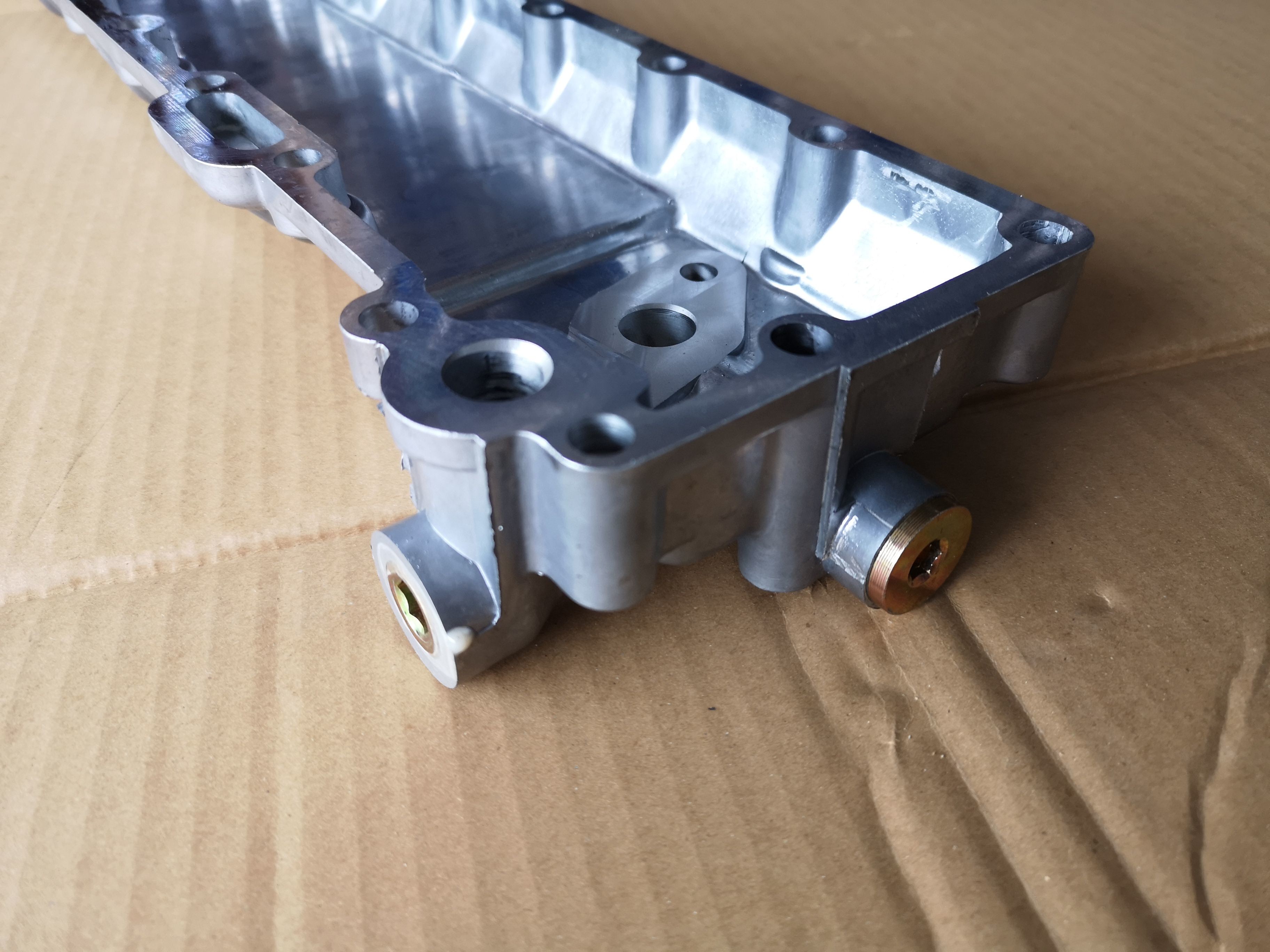 6BD1 6BG1 ISUZU Engine Parts Oil Cooler Cover 1112810261 Combine 4 Layer Cooler Core In FTR FSR Truck Excavator