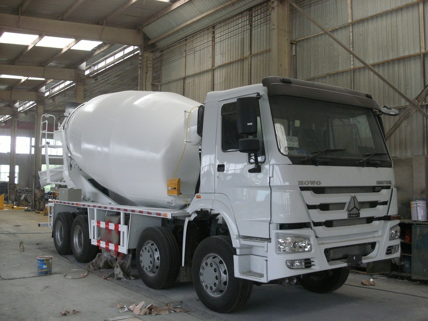 White Color Mini 6M Howo Concrete Mixer Truck 4x2 180hp Of Sinotruk Euro 2-4