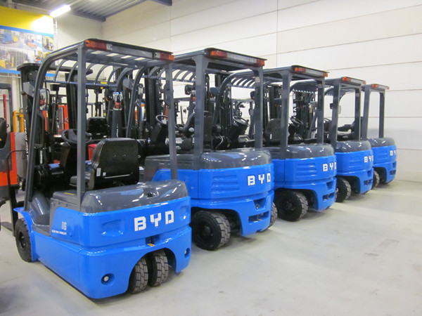 AC Motor Battery Powered Forklift 1500Kg Electric Fork Truck With Solid Tires