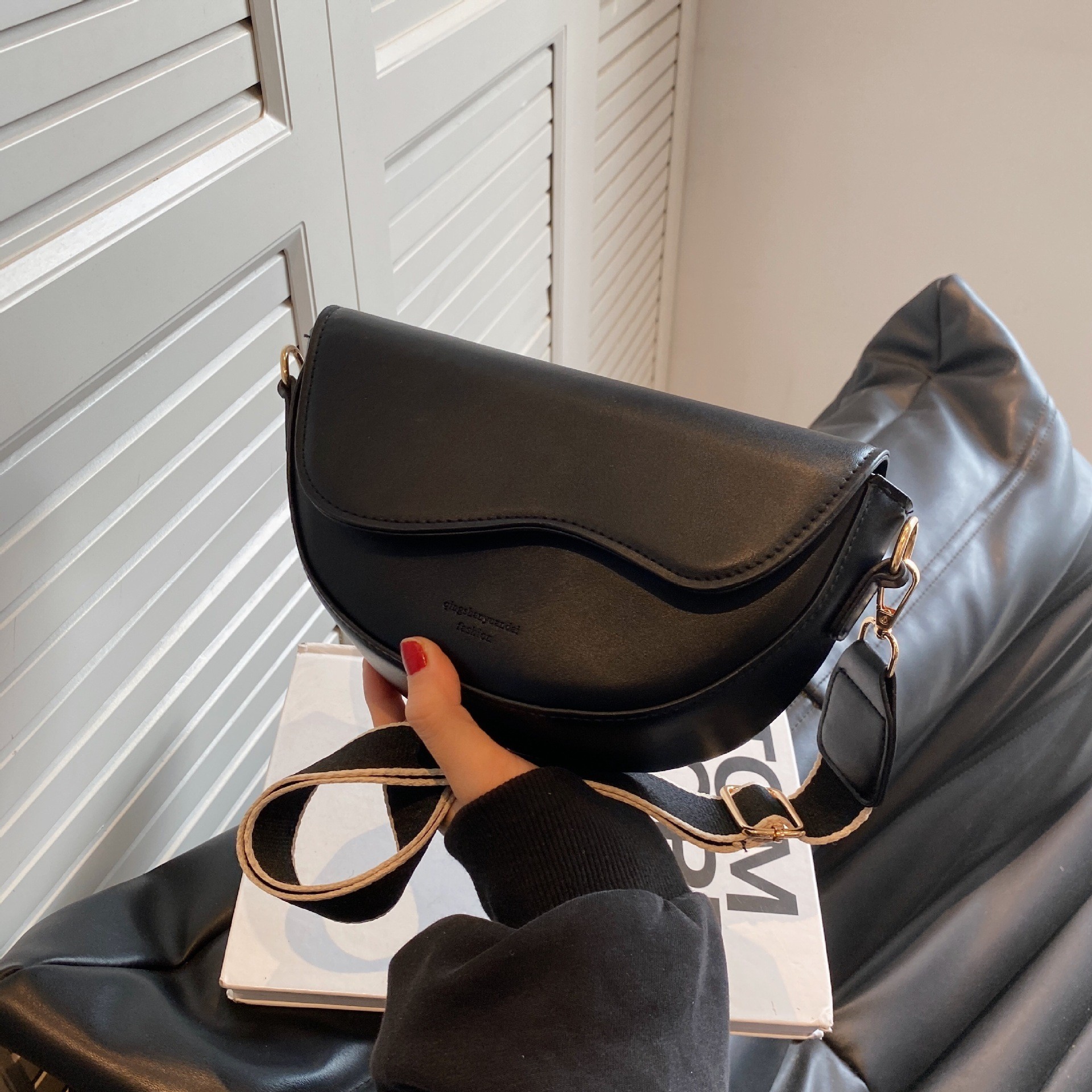 FASHION PREMIUM NICHE BAG NEW ONE-SHOULDER UNDERARM RETRO ALL-IN-ONE SADDLE BAG