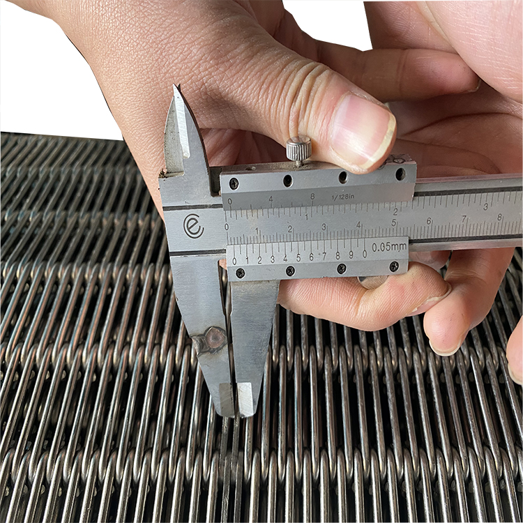 Light Grey Stainless Steel Plate Link Conveyor Belt With Baffle