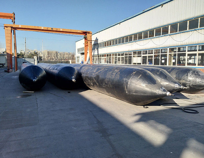 Durable Ship Launching Airbags Cylindrical Shape For Shipbuilding Ship Repair Docking