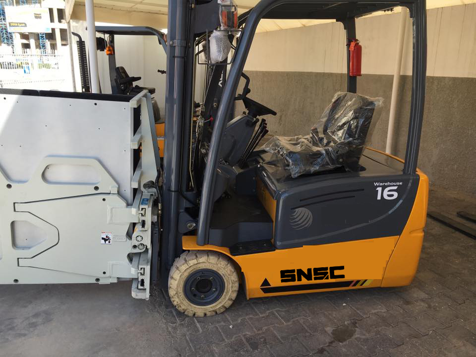 AC Motor Powered SNSC 1.6 ton 2 ton Electric Reach Truck with Pneumatic Standard Tire