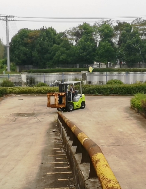 AC Motor Powered SNSC 1.6 ton 2 ton Electric Reach Truck with Pneumatic Standard Tire